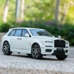 Rolls Royce Cullinan Alloy Diecast Model Car 1/20 Scale with Openable Pull Back Car Vehicle Toy for Kids - Image 6